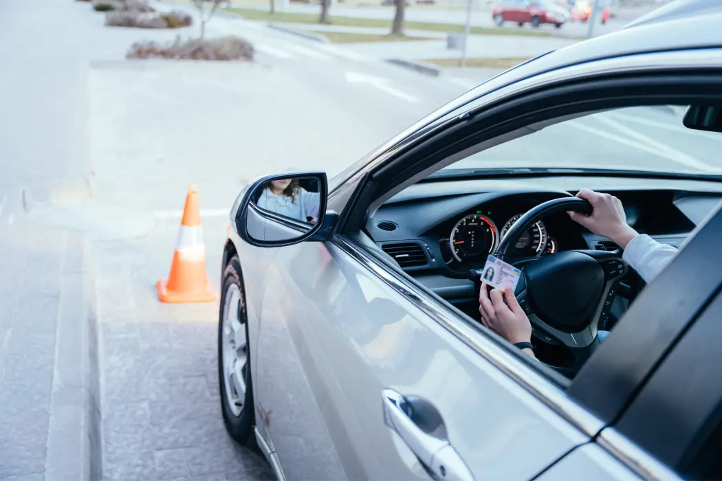 Kurs prawa jazdy kategorii B: praktyczne wskazówki dla początkujących kierowców