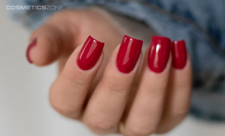 Czerwone lakiery hybrydowe: jak zrobić elegancki velvet look krok po kroku?