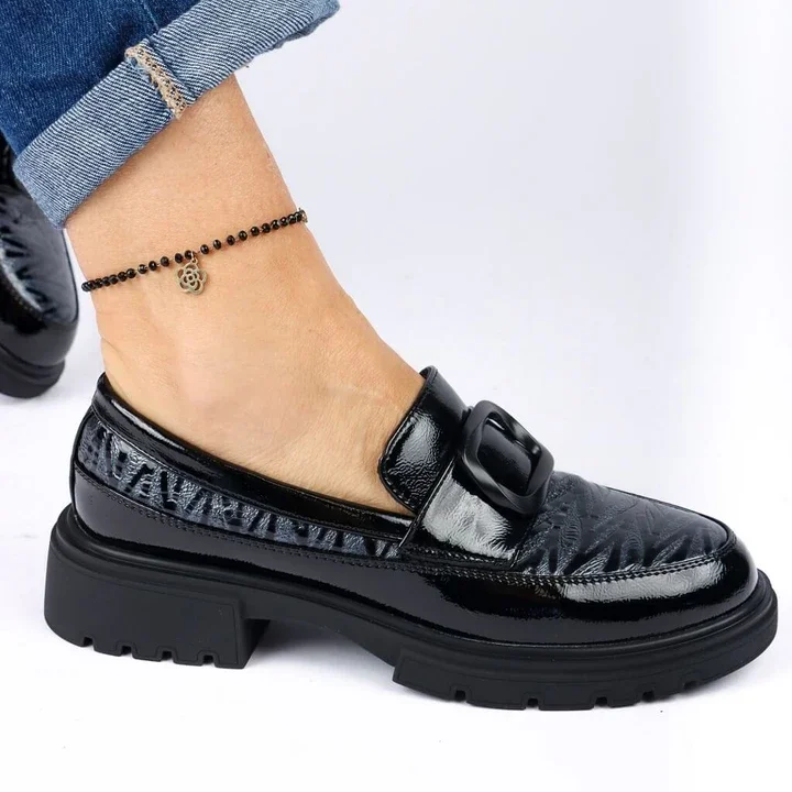 Jak wybrać półbuty damskie dla wrażliwych stóp – kluczowe cechy i technologie