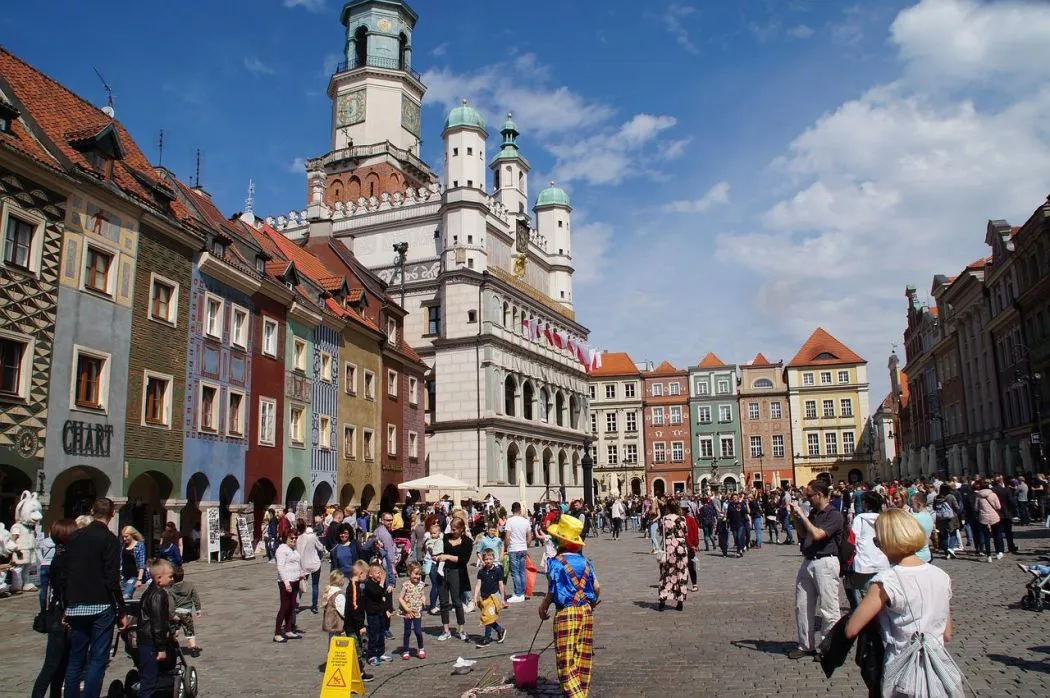 Jak skorzystać z wynajmu średnioterminowego samochodów w Poznaniu?