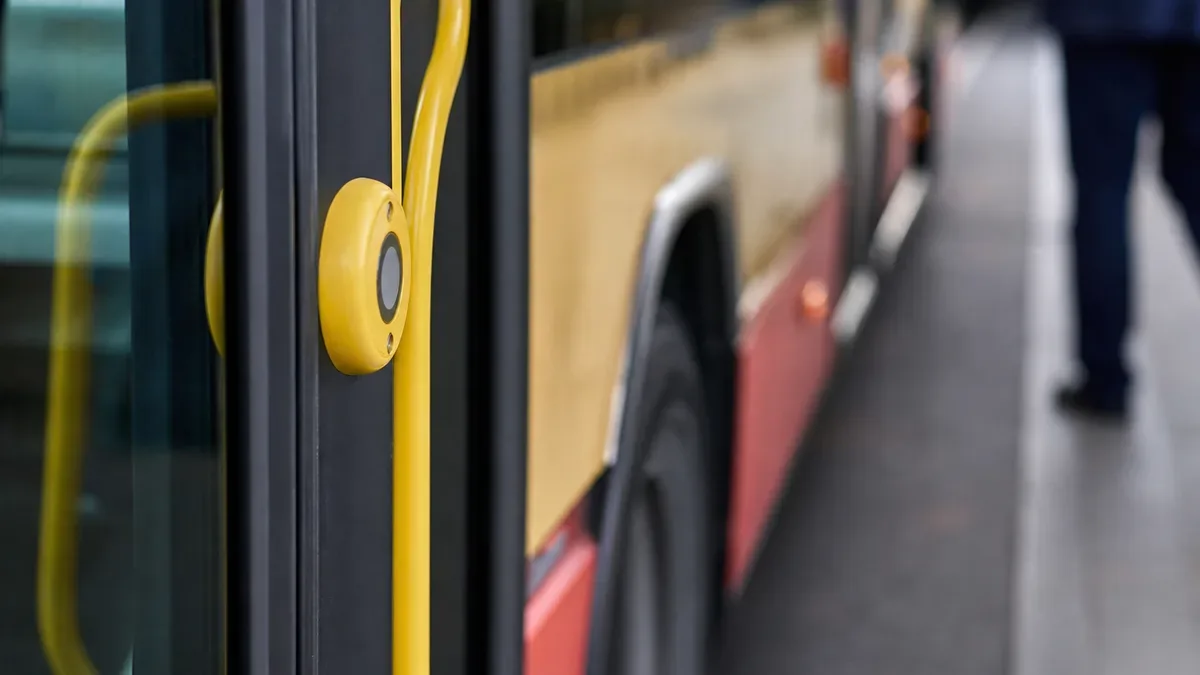 Na mecz Lecha z Rakowem pojedzie więcej autobusów i tramwajów