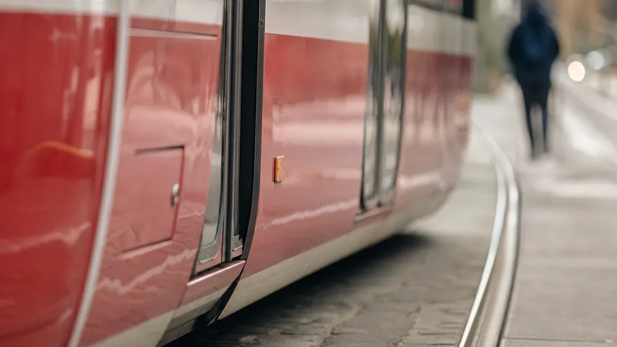 Tramwaje wracają na Kaponierę, ale Most Teatralny zamknie trasę do centrum