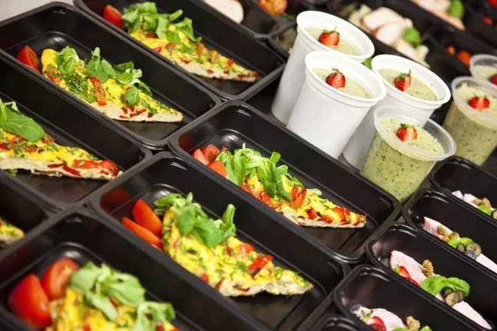 Catering dietetyczny w Poznaniu - analiza i porównanie ofert diety pudełkowej