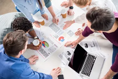 Efekt skali w marketingu cyfrowym – kiedy zwiększenie budżetu przestaje przynosić zysk?