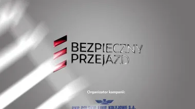 Cysterna utknęła między rogatkami w Poznaniu. Pociąg przejechał chwilę później