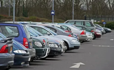 Parkowanie w Poznaniu  gdzie, za ile i czy da się za darmo?