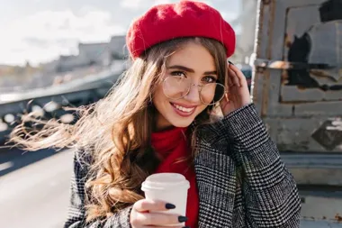 Beret w stylu paryskim – jak stworzyć francuski look?