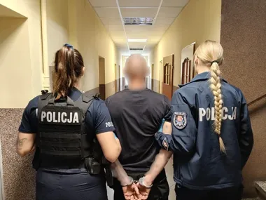 Oborniki - Włamał się do pustego mieszkania i urządził sobie kryjówkę na strychu - Aktualności Policja Wielkopolska
