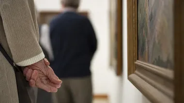 Senioralny weekend w muzeach Poznania odkrywa historie ukryte w eksponatach