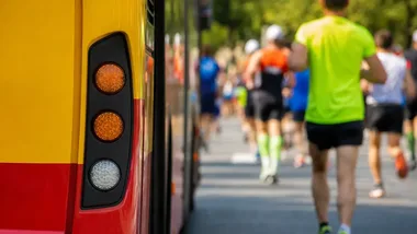 Cztery linie autobusowe pojadą objazdem. Tramwaje będą czekać na trasie biegu