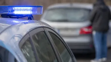 Jazda mimo zakazu skończyła się więzieniem i utratą auta. Wyrok dla 49-latka