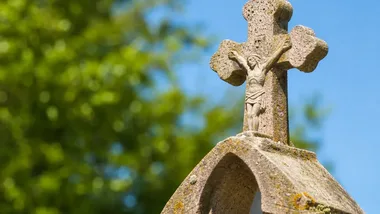 Kościół w Gułtowach łączy drewnianą konstrukcję z kaplicą grobową