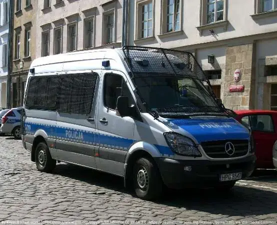 Obietnica zysku i nagły brak kontaktu - poznańska policja pokazuje schemat oszustów