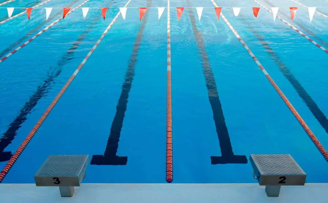 Ferie na pływalniach POSiR - SUP, kajaki i animacje wodne dla dzieci i młodzieży