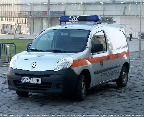 Patrol przy Dworcu Głównym - kierowca miał fałszywe prawo jazdy