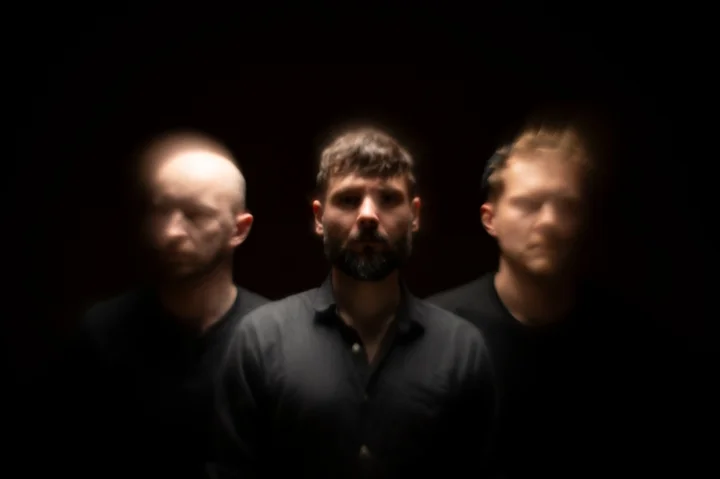 Grafika promocyjna wydarzenia SPOIWO w Poznaniu — koncert w Klubie Pod Minogą