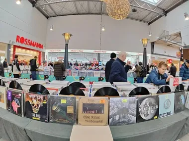 Grafika promocyjna wydarzenia MEGA giełda winyli i płyt CD w M1 Poznań