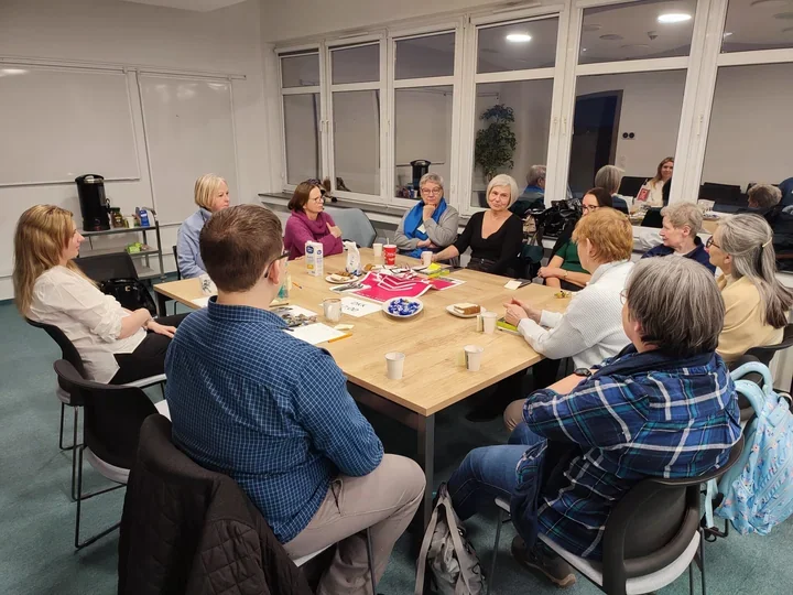 W drodze - dyskusja o podróży, wolności i ambiwalencji, która rozgrzała bibliotekę