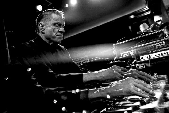 Pawilon bierze na warsztat hajs, dźwięk i opór - sezon zapowiada iskrzenie