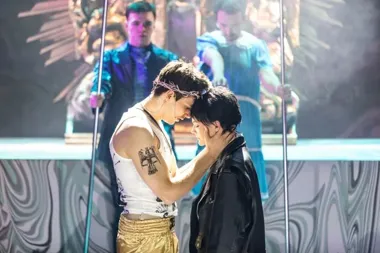 Teatr Nowy odpala Sinéad O''Connor w cekinowym ogniu i bezpiecznie nie jest