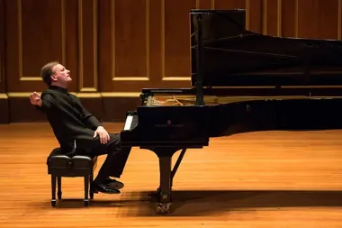 Stephen Hough zagra w Poznaniu - finał sezonu z wielką orkiestrą
