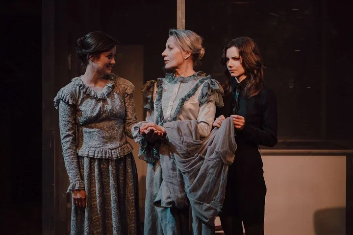 Nora, dzieci i rusztowania - "Dom lalek" w Teatrze Polskim stawia pytania o dom