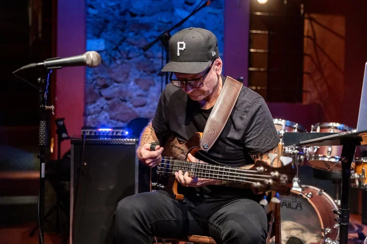 Bas, który prowadzi całą opowieść - Wojtek Pilichowski w Blue Note