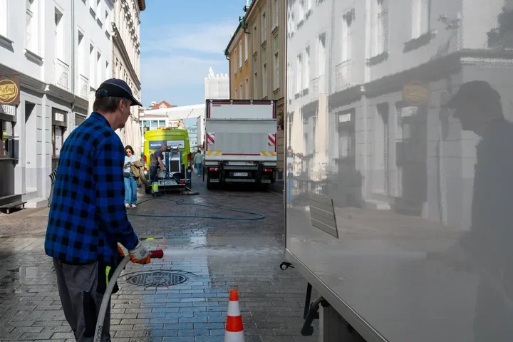 Centrum Poznania sprzątane przez 365 dni. Zimą praca trwa całą dobę