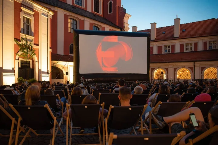 Kino pod chmurką wraca na Wolny Dziedziniec. Jest już 13 seansów