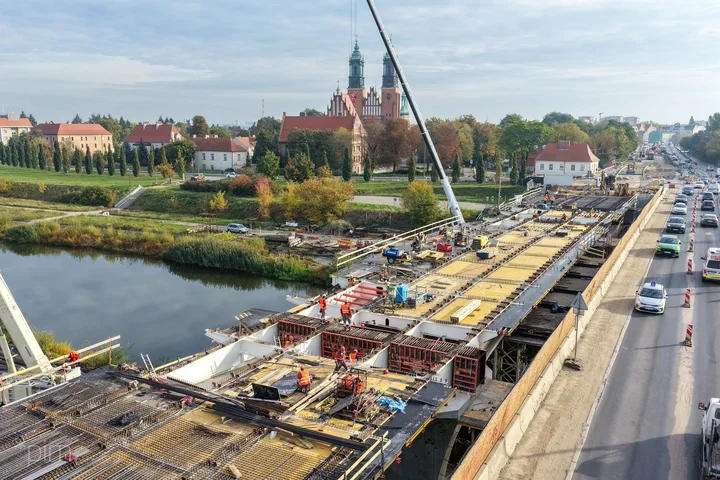 Stalowa konstrukcja północnej nitki mostu gotowa. Zmiana dla kierowców