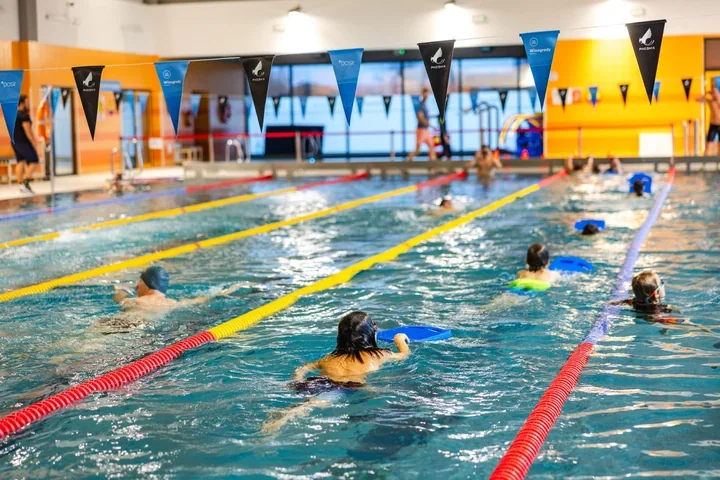 Pływalnie POSiR otwarte wcześniej – baseny dostępne od rana i wspólny karnet