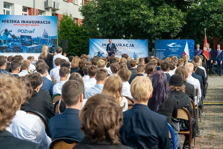 80 tysięcy uczniów rozpoczęło rok szkolny. W szkołach są klasy cyberbezpieczeństwa