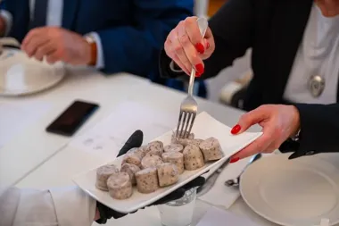 Biała kiełbasa z Wielkopolski znów przeszła próbę jakości przed Wielkanocą