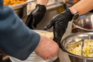 Nadmiar świątecznego jedzenia może jeszcze komuś posłużyć