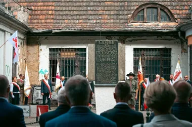 Plakat ma opowiedzieć o Czerwcu 1956 i otwiera drogę młodym twórcom
