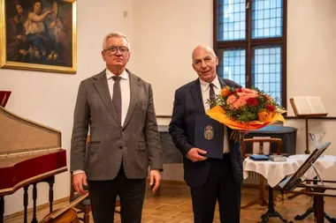 Gloria Artis dla lutnika, który trzyma w rękach poznańską tradycję