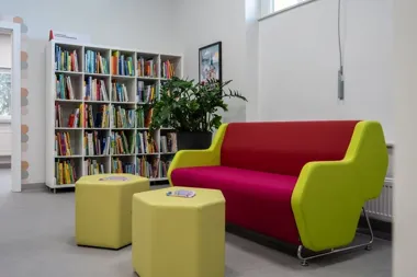 Na Ratajach działa nowa filia Biblioteki Raczyńskich. Tysiące książek czekają na czytelników