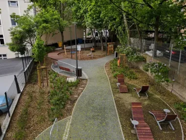 Na Łazarzu przybył kieszonkowy park. Zanim ruszy spacer, trzeba dopełnić formalności