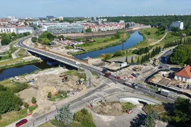 Most Chrobrego rośnie z fundamentów. Kierowców czekają zmiany na Wyszyńskiego