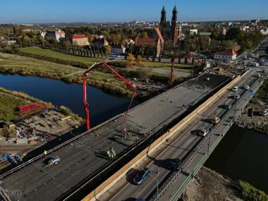 Stan surowy Mostu Chrobrego dobiega końca. Ruszą prace wykończeniowe