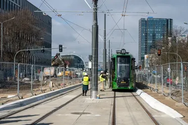 Tramwaje wracają na Wierzbięcice, a sieć znów układa się na nowo