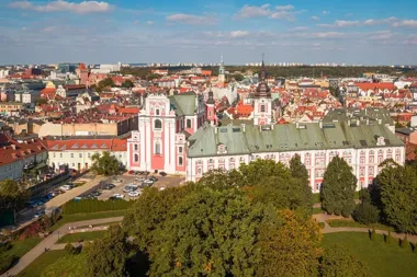 Poznań rozwija pomoc kryzysową. Dziesiątki miejsc i telefonów wsparcia