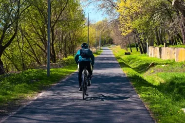 Rowerzysta może mieć pierwszeństwo, ale kierowca musi go zobaczyć
