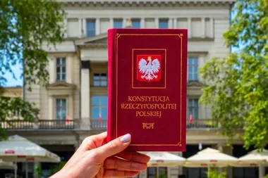 Marsze, historyczny tabor i objazdy wokół Placu Wolności w Poznaniu