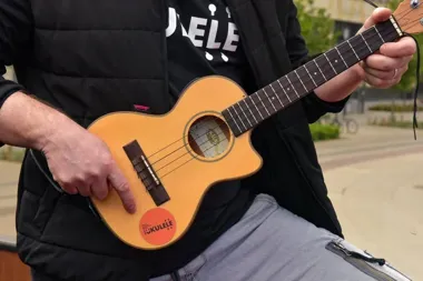 Ukulele w centrum Poznania. Cztery dni bezpłatnej nauki dla rodzin