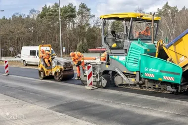 Na ul. Poręby ruszyła wymiana nawierzchni. Objazd potrwa do lipca