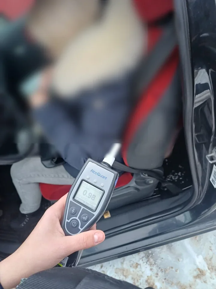 Ponad 2 promile i gwałtowny skręt - 68-latka uderzyła w słup