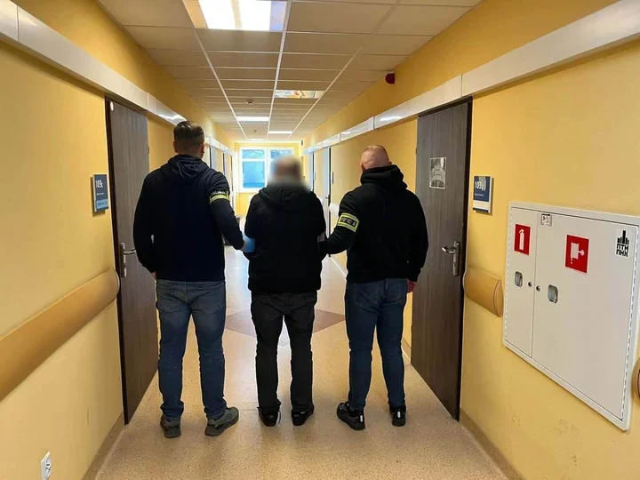 Napad na seniorkę pod klatką na Jarochowskiego - zatrzymano poszukiwanego