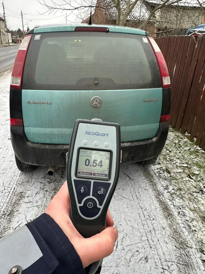 Bez światła, po alkoholu i z zakazem - 39-latek zatrzymany w Kórniku