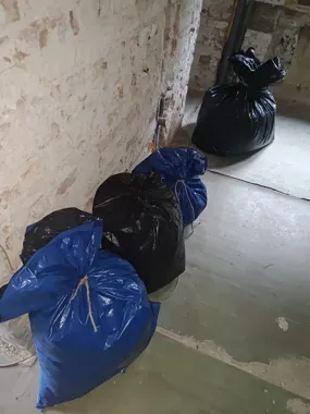 200 kg tytoniu ukryte w Poznaniu i Luboniu. Policja trafiła w cały proceder